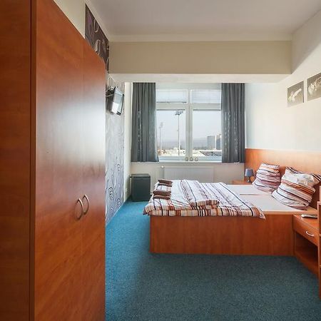 Hotel Cerny Andel Most Esterno foto
