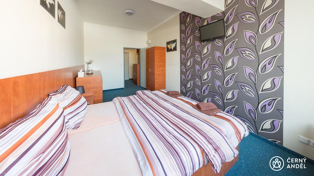 Hotel Cerny Andel Most Esterno foto